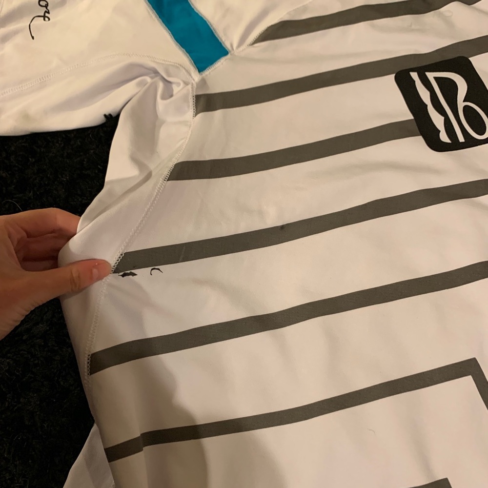 Off Shore Rash guard size large - Picture 4 of 4